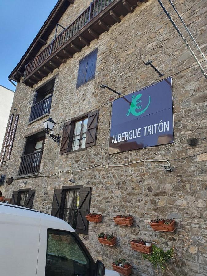 Albergue Triton - Villanúa Exterior foto